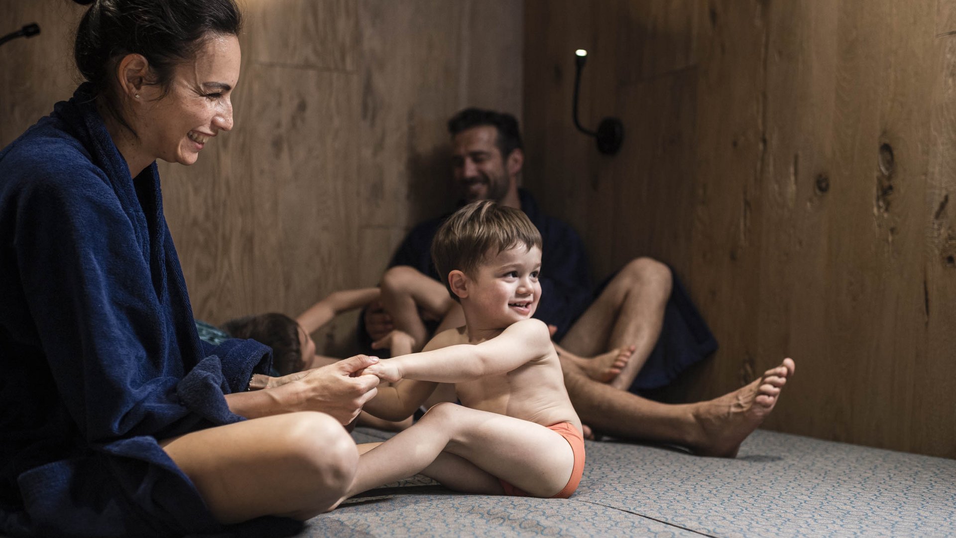 Visiting a luxury hotel at Lake Garda with kids