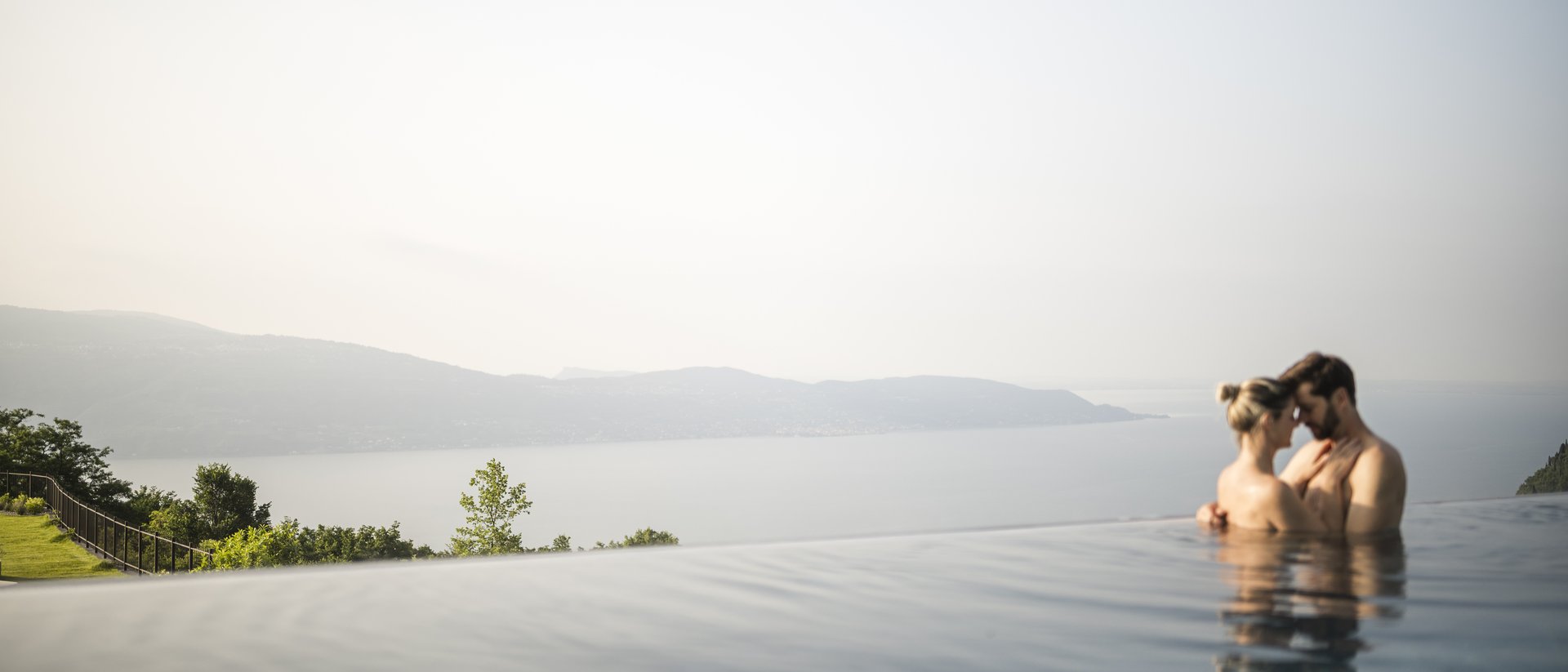 Hotel sul Lago di Garda con piscina e vista sul lago Hotel sul Lago di Garda con piscina e vista sul lago