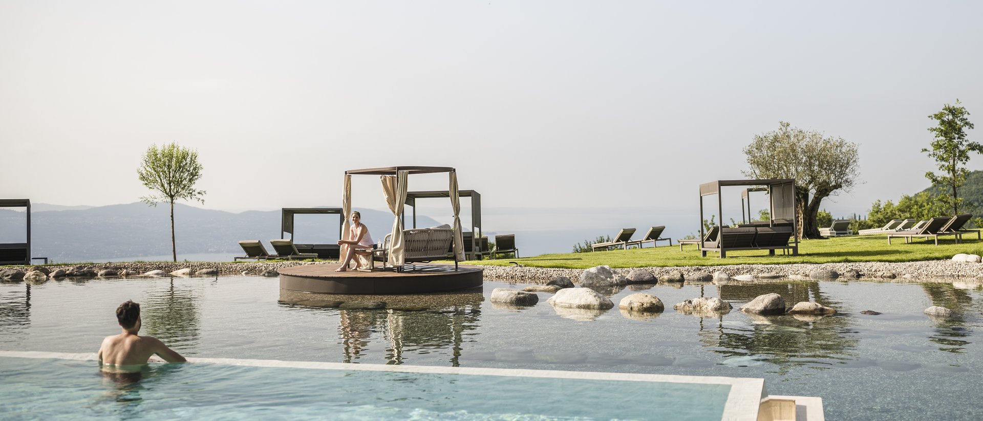 Hotel sul Lago di Garda con piscina e vista sul lago Hotel sul Lago di Garda con piscina e vista sul lago