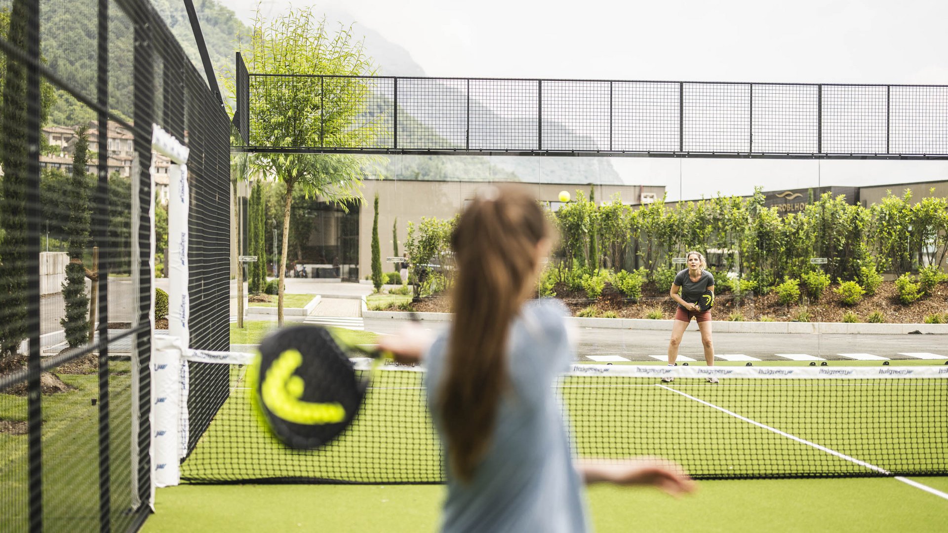 Padel-Tennis im Stroblhof – Für Familien, Paare & Freunde Padel-Tennis im Stroblhof – Für Familien, Paare & Freunde
