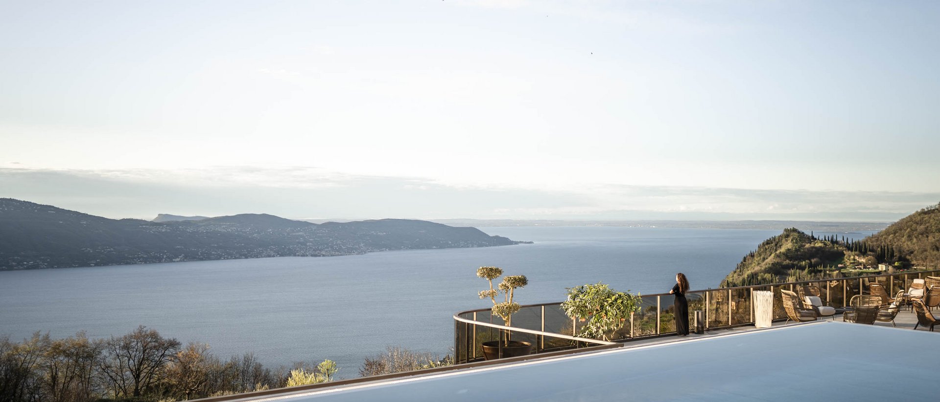 Hotel sul Lago di Garda con piscina e vista sul lago Hotel sul Lago di Garda con piscina e vista sul lago